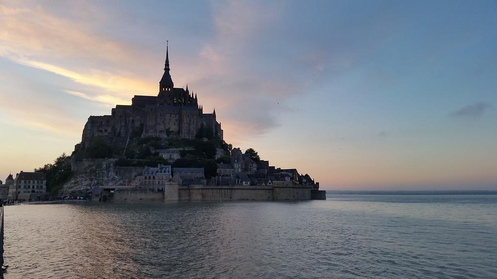 L'Oree Du Mont Proche Du Mont Saint Michel 뽕또흑송 외부 사진